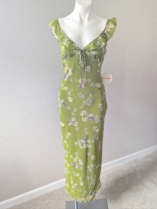 Bailey Rose Dresses & Skirts - NWT Bailey Rose Green Chiffon Floral Dress